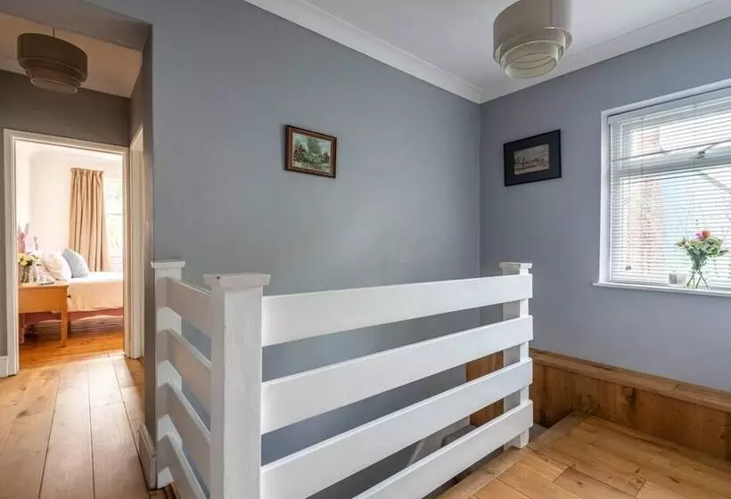 レジデンス Beautiful 4 Bed House In Monmouth