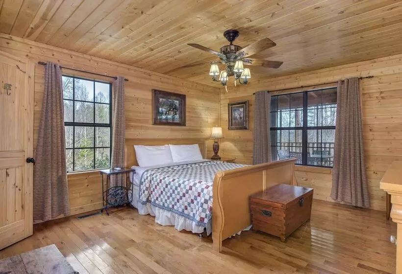 Woodland Wonder W/ Hot Tub And Pool Table!