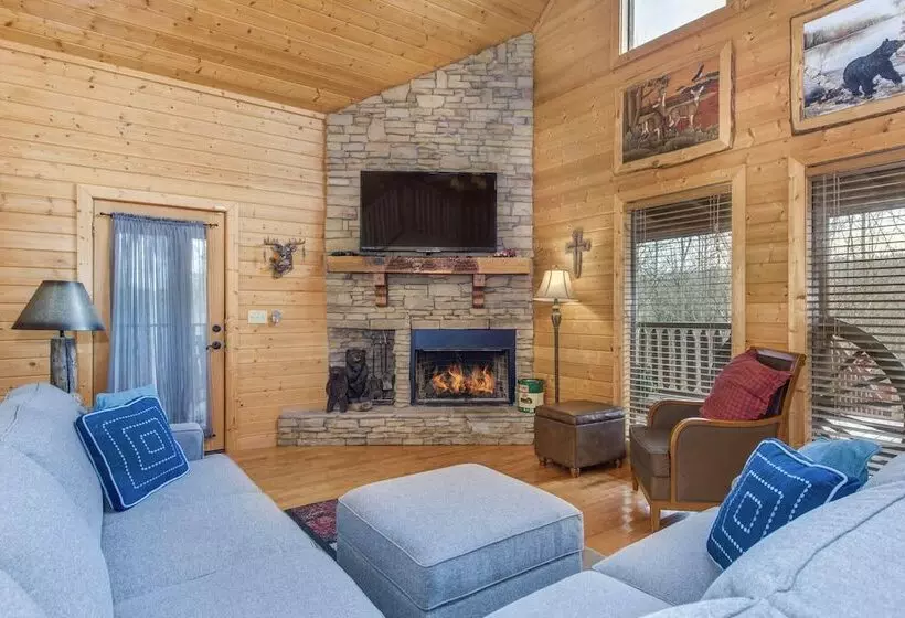 Woodland Wonder W/ Hot Tub And Pool Table!