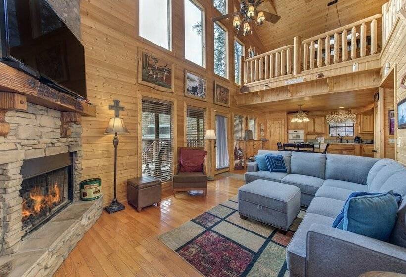 Woodland Wonder W/ Hot Tub And Pool Table!