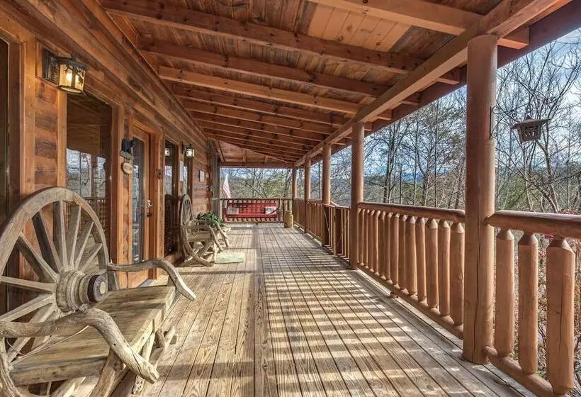 Woodland Wonder W/ Hot Tub And Pool Table!