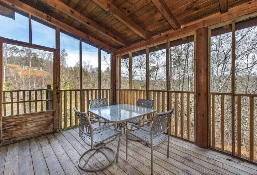 Woodland Wonder W/ Hot Tub And Pool Table!