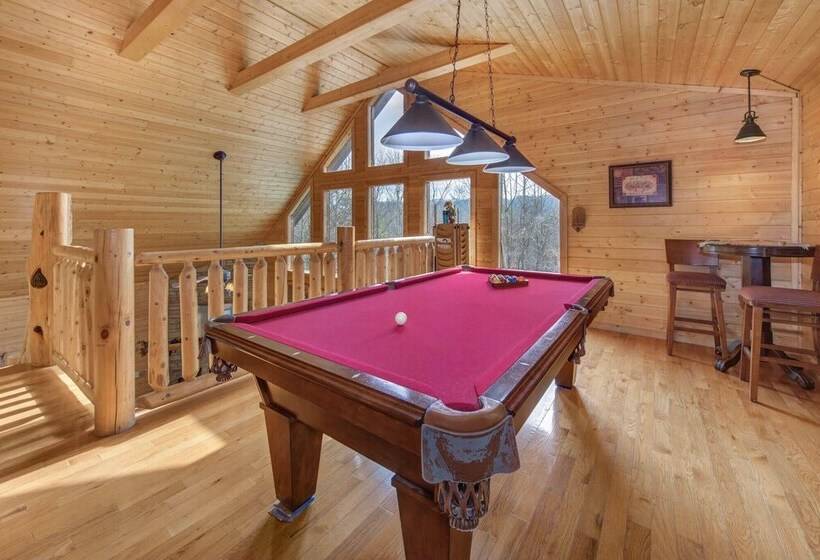 Woodland Wonder W/ Hot Tub And Pool Table!