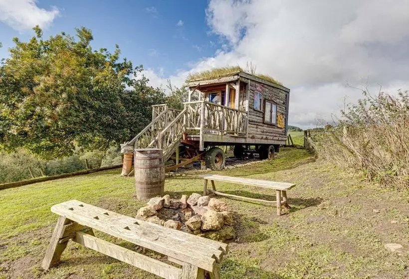 2x Double Bed   Glamping Wagon, Dalby Forest