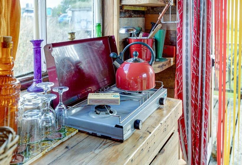 2x Double Bed   Glamping Wagon, Dalby Forest