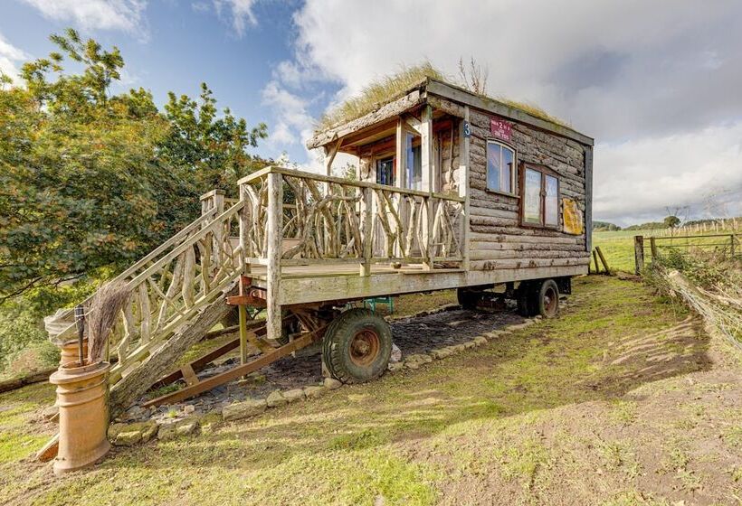 2x Double Bed   Glamping Wagon, Dalby Forest
