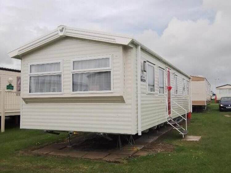 Homely 8 Berth Caravan At California Cliffs Near To Scratby Beach Ref 50067g