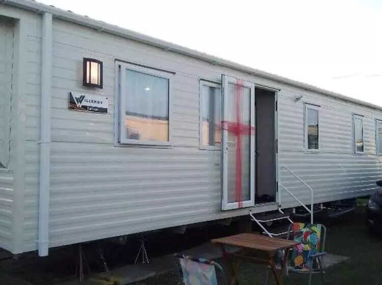 Homely 8 Berth Caravan At California Cliffs Near To Scratby Beach Ref 50067g