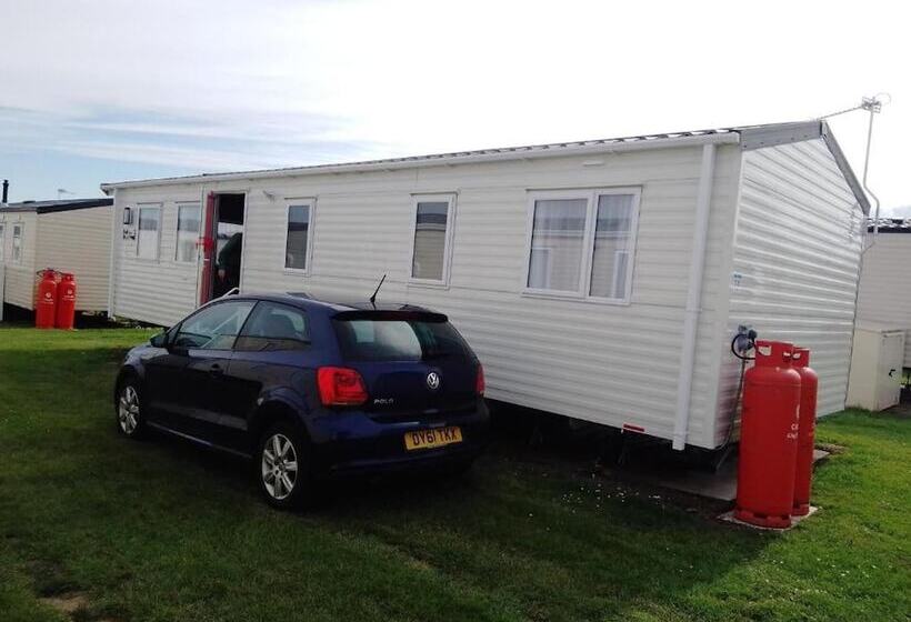 Homely 8 Berth Caravan At California Cliffs Near To Scratby Beach Ref 50067g
