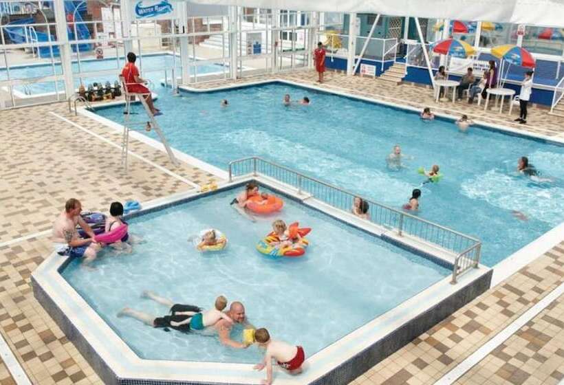 Homely 8 Berth Caravan At California Cliffs Near To Scratby Beach Ref 50067g