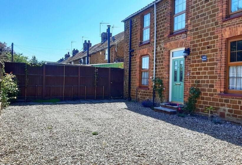 Beautiful 6 Bed Dog Friendly Cottage In Heacham
