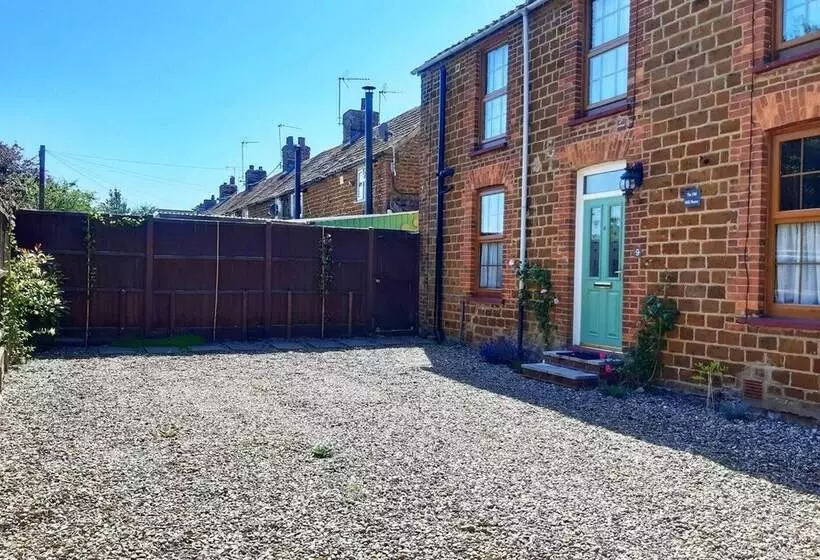 Beautiful 6 Bed Dog Friendly Cottage In Heacham