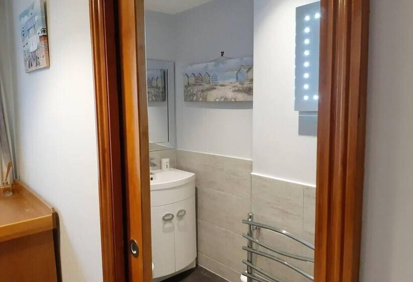 Beautiful 6 Bed Dog Friendly Cottage In Heacham