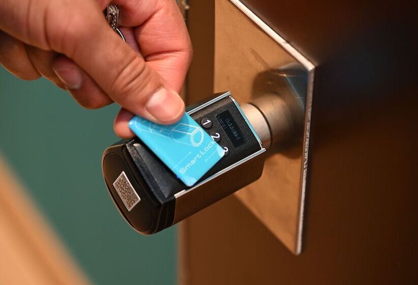 تختخواب و صبحانه House Of Bruno   Only Self Check In