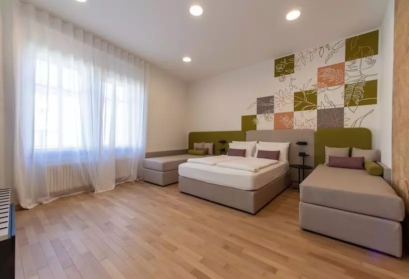 تختخواب و صبحانه House Of Bruno   Only Self Check In