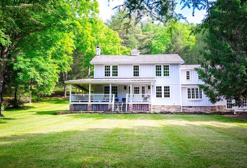 ベッドアンドブレックファースト The Inn At Little Pond Farm