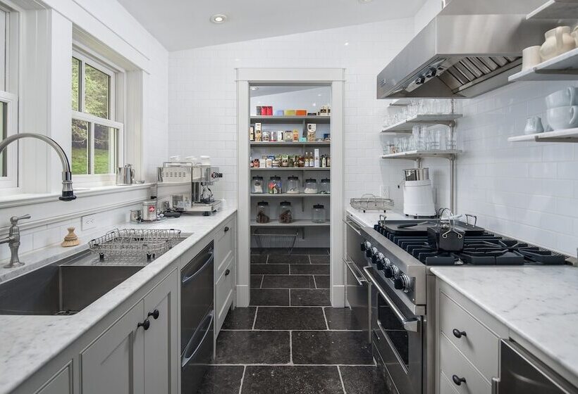 ベッドアンドブレックファースト The Inn At Little Pond Farm