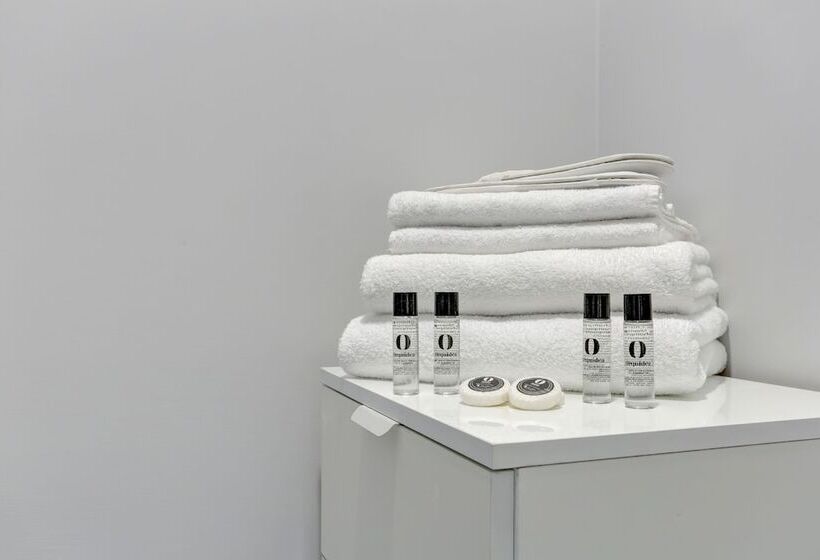 تختخواب و صبحانه Voyager House