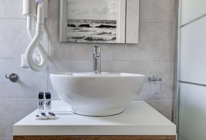 تختخواب و صبحانه Voyager House