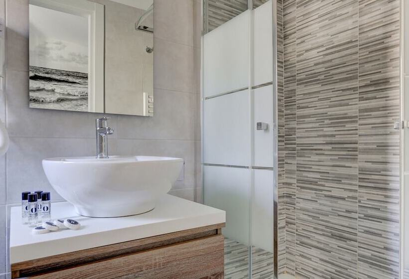 تختخواب و صبحانه Voyager House