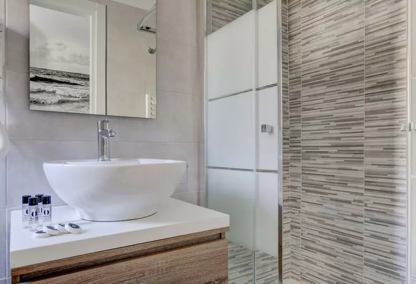 تختخواب و صبحانه Voyager House