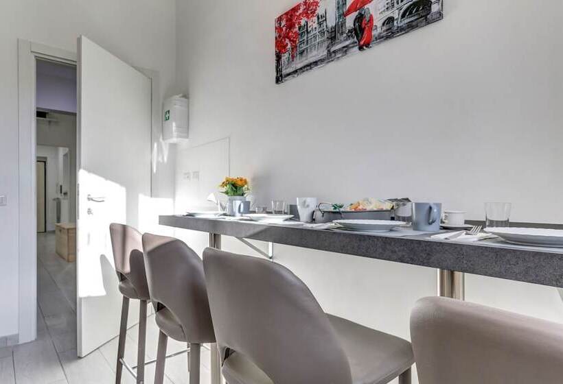 تختخواب و صبحانه Voyager House