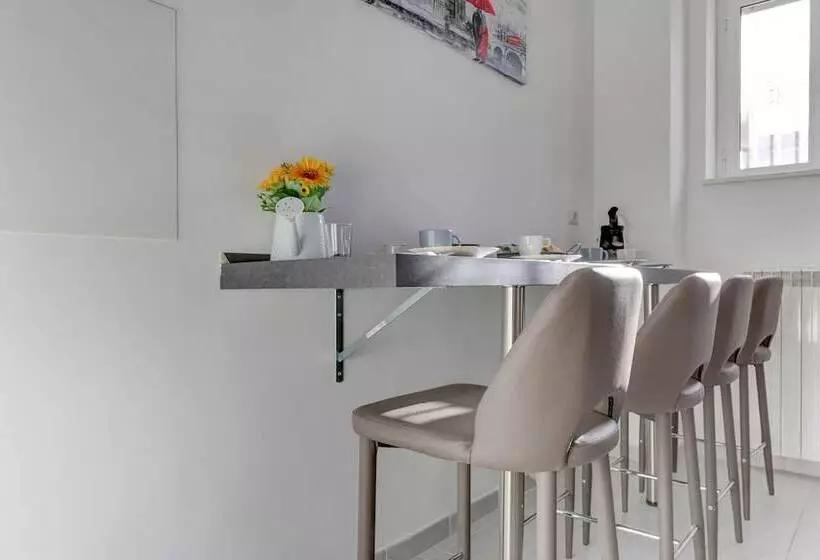 تختخواب و صبحانه Voyager House