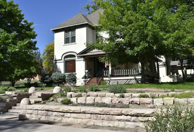 Downen House Bed & Breakfast