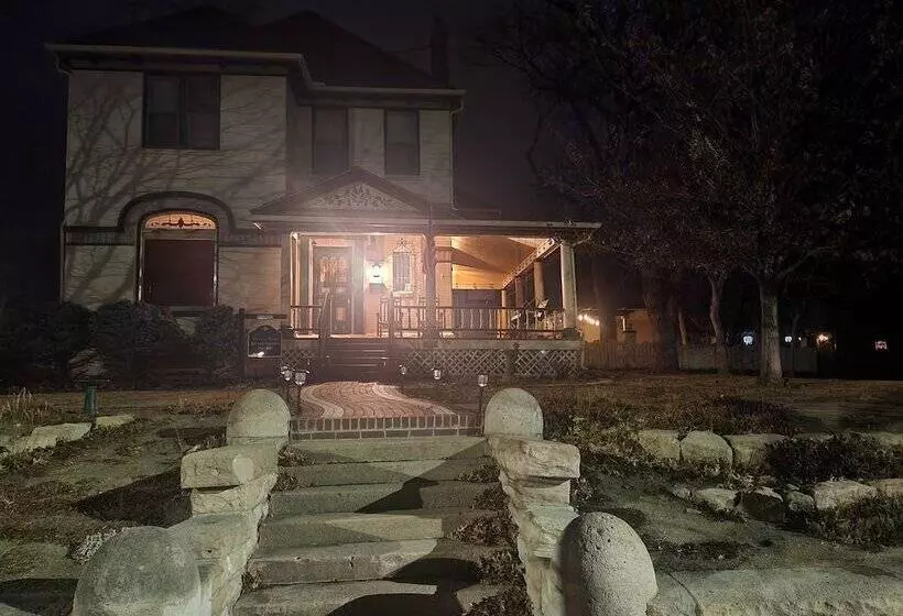 Downen House Bed & Breakfast