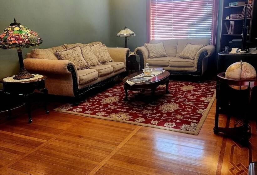 Downen House Bed & Breakfast