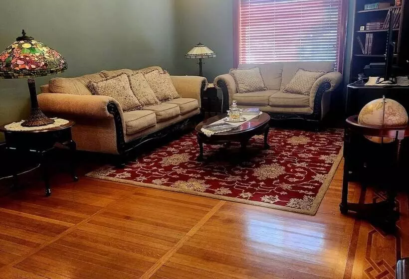 Downen House Bed & Breakfast