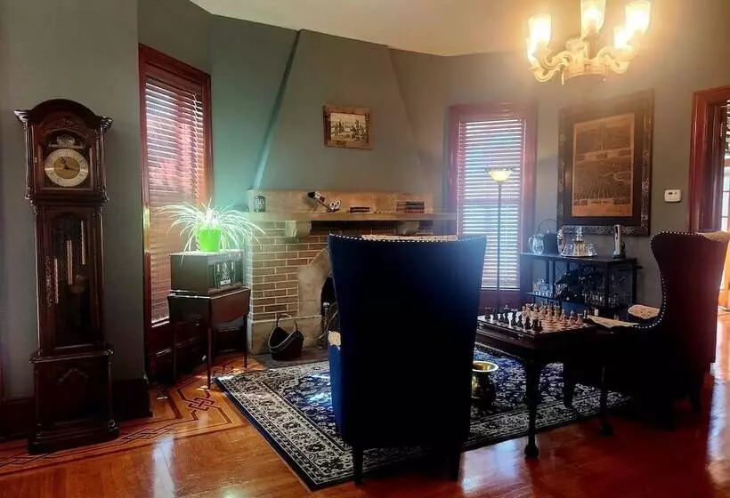 Downen House Bed & Breakfast