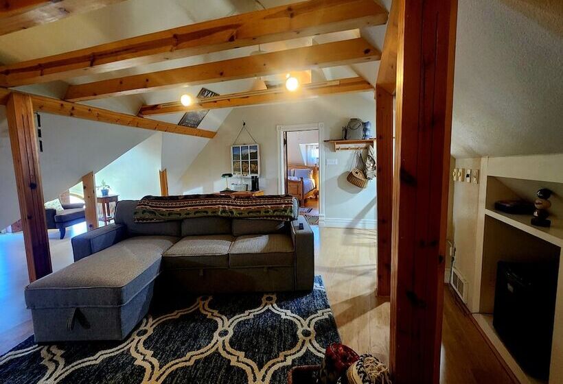 Downen House Bed & Breakfast