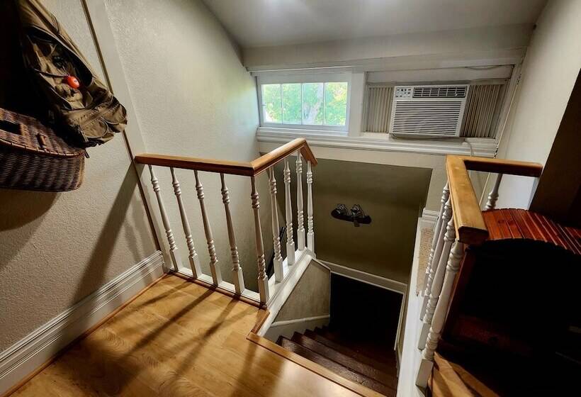 Downen House Bed & Breakfast