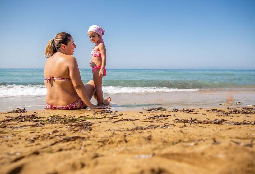 مسافرخانه Th Capo Rizzuto