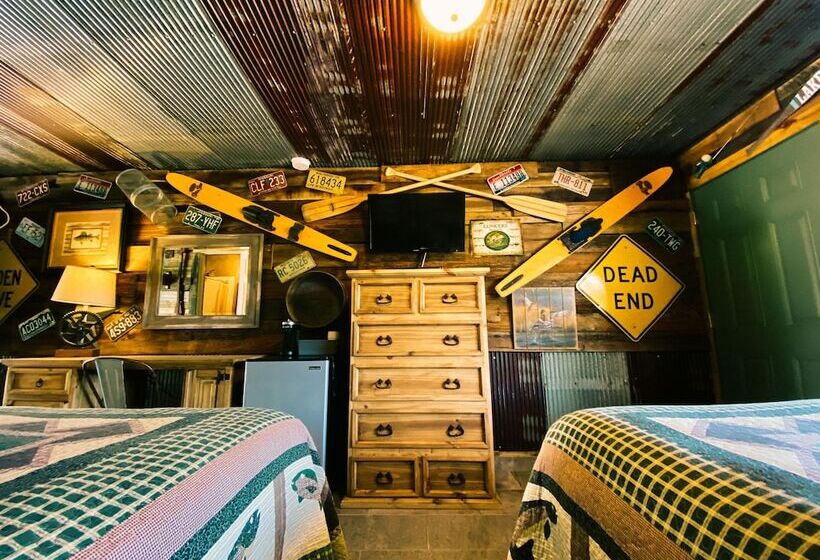 فندق Flat Creek Lodge