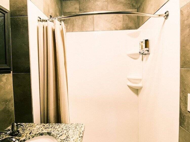 فندق Flat Creek Lodge