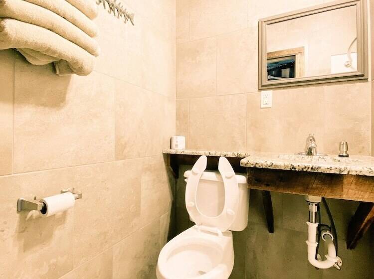 فندق Flat Creek Lodge