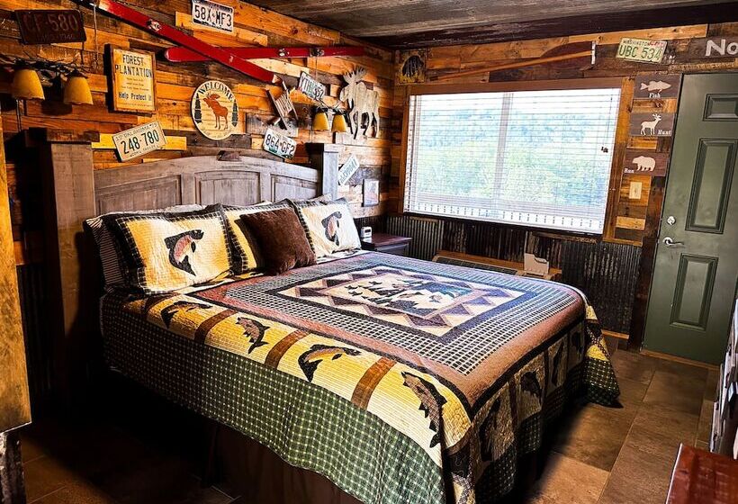 فندق Flat Creek Lodge