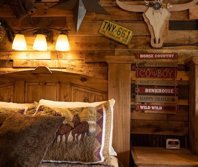 فندق Flat Creek Lodge