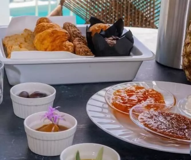 ホテル Kouros Blanc Resort & Suites