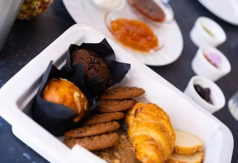 ホテル Kouros Blanc Resort & Suites