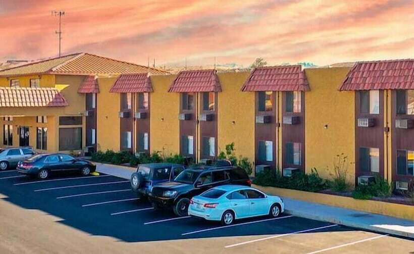 هتل Sun Valley Suites