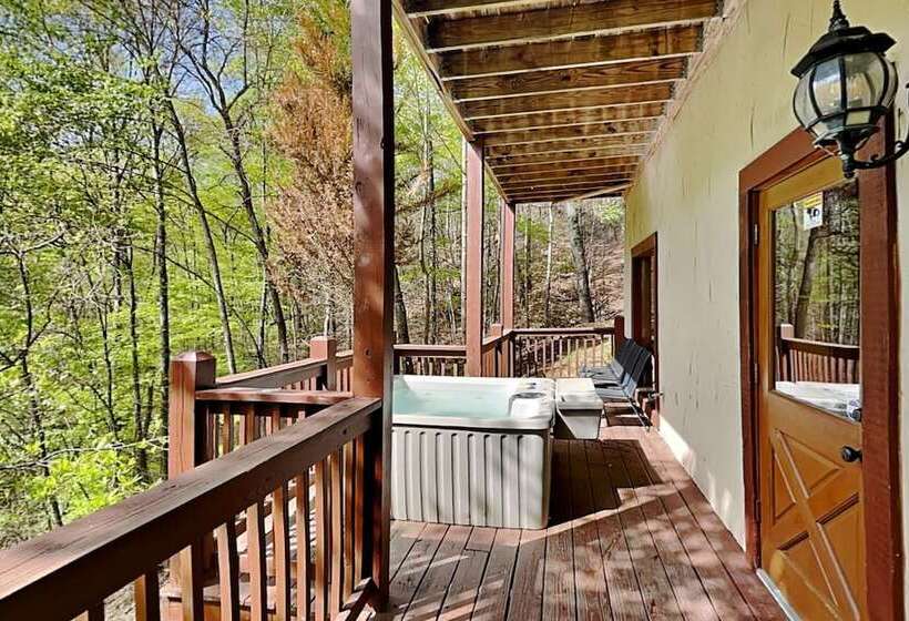 Huckleberry Hideaway