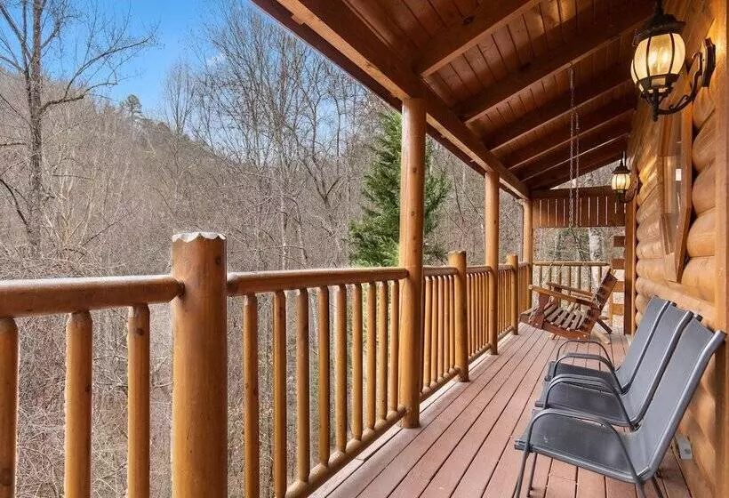 Huckleberry Hideaway