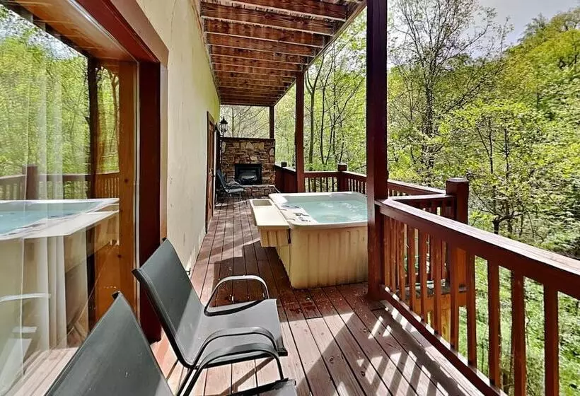 Huckleberry Hideaway