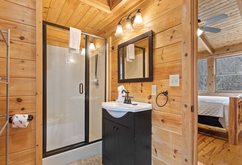 Huckleberry Hideaway