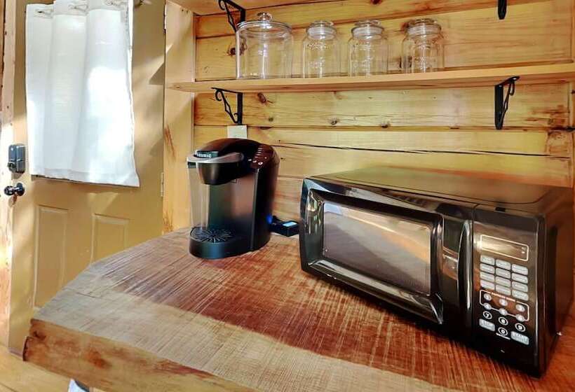 Huckleberry Hideaway