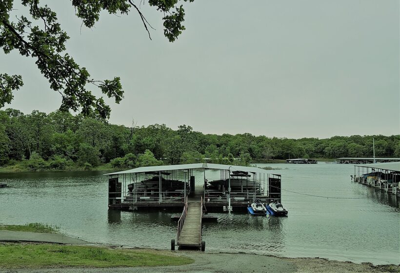 Lake House @ Lighthouse Lodge   Lake Views   Bring Your Boat!