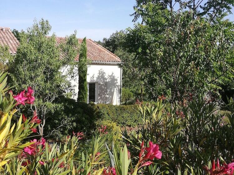 פנסיון Le Mas De Molines